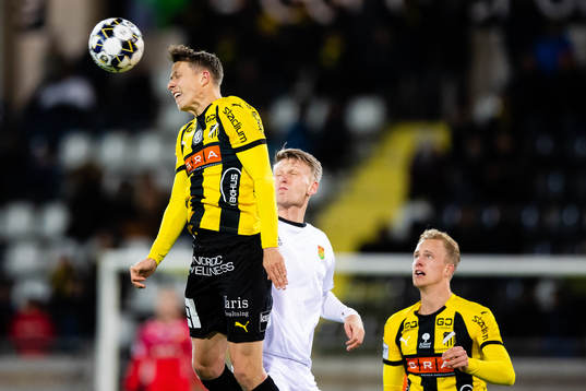 Häckens Viktor Lundberg nickar