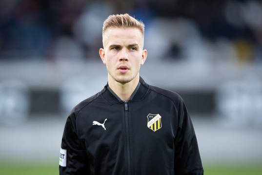 Häckens Jasse Tuominen på line up innan fotbollsmatchen i