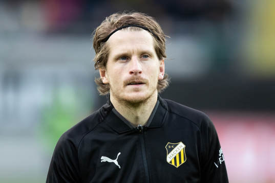 Häckens Erik Friberg på line up innan fotbollsmatchen i