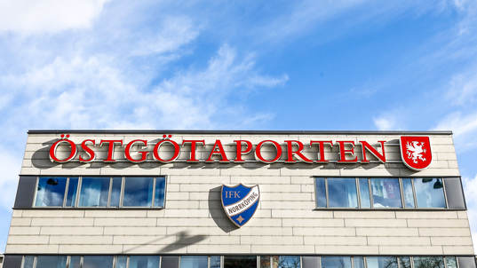 Östgötaporten före fotbollsmatchen i Svenska Cupen