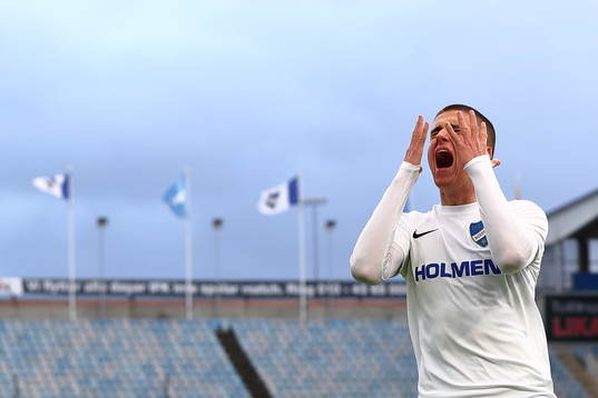 IFK Norrköpings Carl Björk reagerar