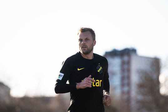 s Sebastian Larsson