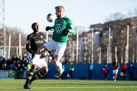 s Henok Goitom och Jönköpings Sebastian Crona