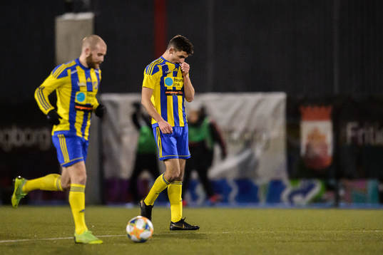 Eskilsminnes Emil Åberg och Gjenis Zeqiri deppar