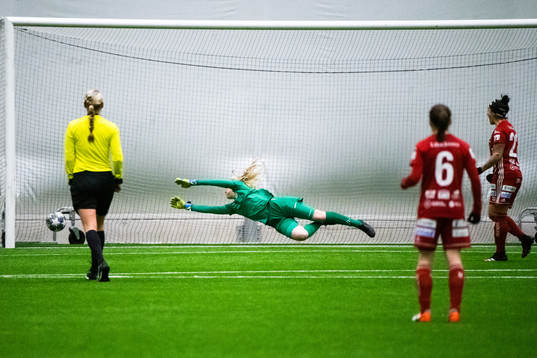 Piteås Julia Karlernäs sätter 3-0