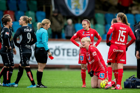 Linköpings Nilla Fischer fick rött kort av domaren Sara