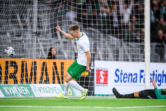 Hammarbys  Aron Johannsson jublar