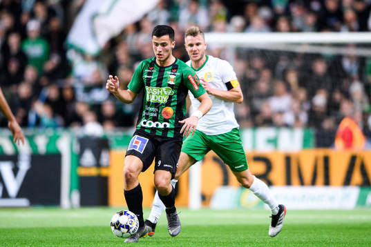 Varbergs Astrit Seljmani och Hammarbys Richard Magyar
