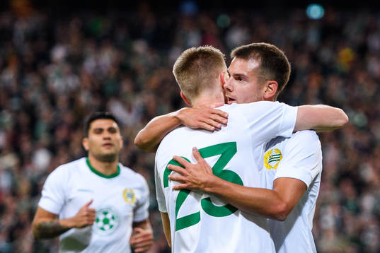 Hammarbys Alexander Kacaniklic jublar med Aron Johannsson