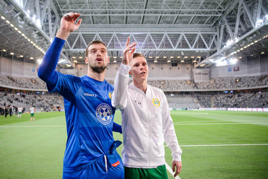 Hammarbys målvakt Davor Blazevic och Aron Johannsson jublar