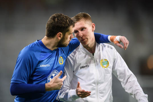 Hammarbys målvakt Davor Blazevic och Aron Johannsson jublar