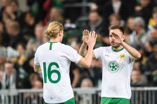 Hammarbys Gustav Ludwigson jublar med Muamer Tankovic
