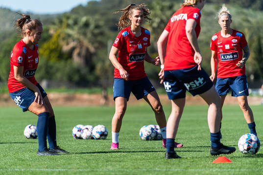 Andrea Norheim and Robyn Decker of Avaldsnes