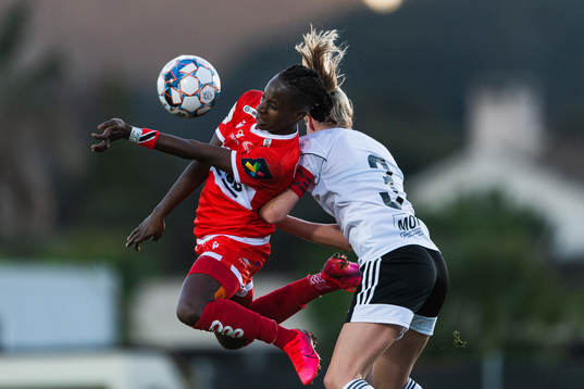 Kennya Cordner of Sandviken and Mali Næss of Rosenborg