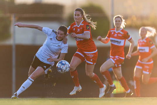 Elen Melhus of Rosenborg and Ingrid Ryland of Sandviken