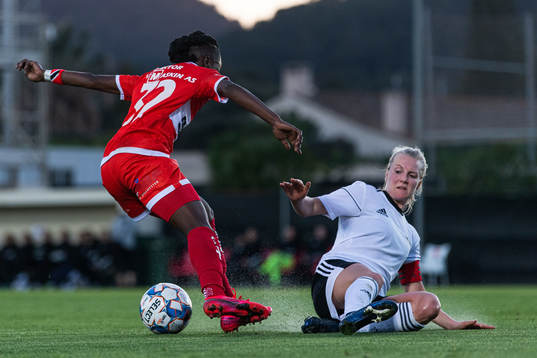 Kennya Cordner of Sandviken and Mali Næss of Rosenborg