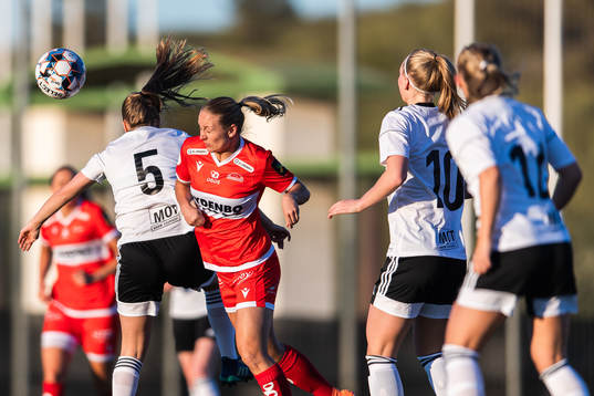 Cecilie Andreassen of Rosenborg and Lisa Naalsund of