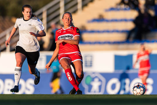 Cesilie Andreassen of Rosenborg and Guro Bergsvand of
