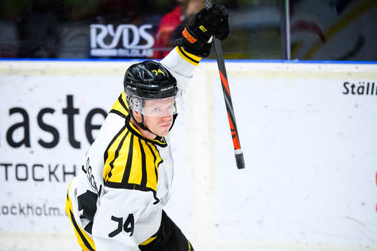 Brynäs Nicklas Danielsson jublar