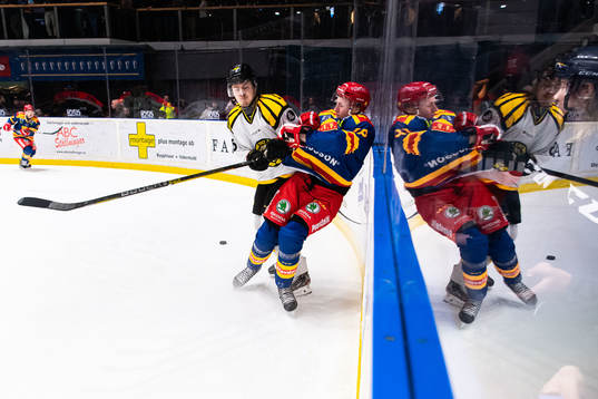 Brynäs Alexander Lindelöf och Djurgårdens Simon Johansson