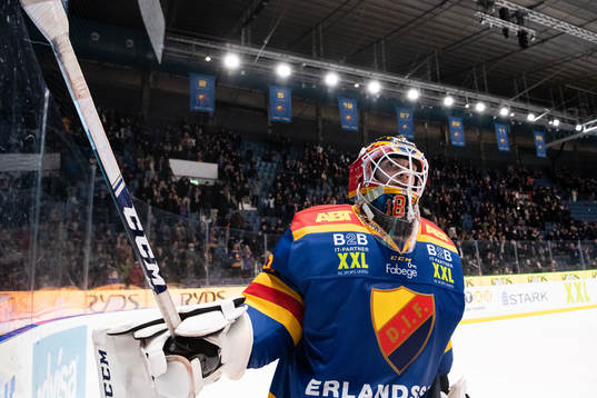 Djurgårdens målvakt Niklas Svedberg jublar