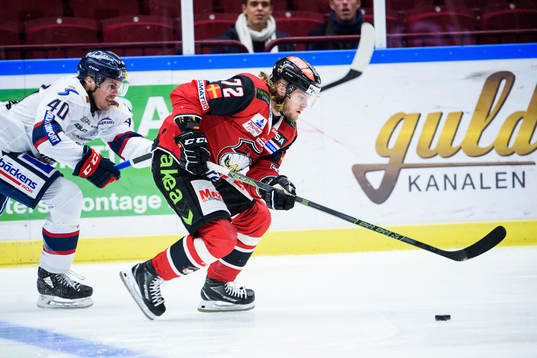 Linköpings Adam Helewka och Malmö Redhawks Nicolai Meyer