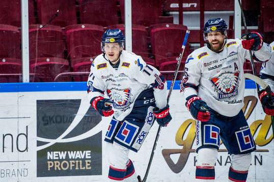 Linköpings Henrik Törnqvist och Jonas Holös jublar