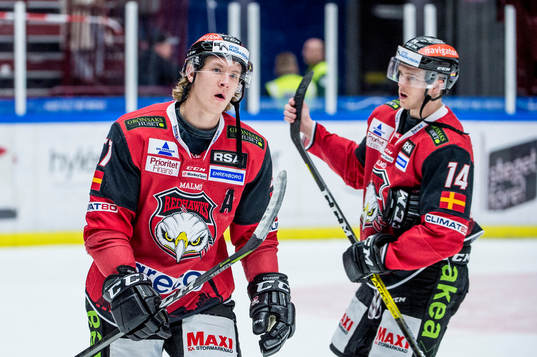 Malmö Redhawks Emil Sylvegård och Carl-Johan Lerby deppar