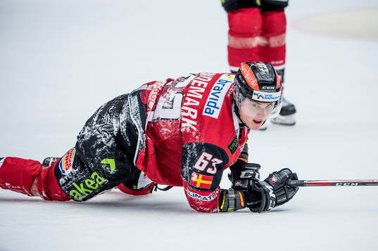 Malmö Redhawks Fredrik Händemark deppar på isen