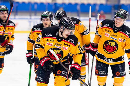Luleås Emil Larsson jublar