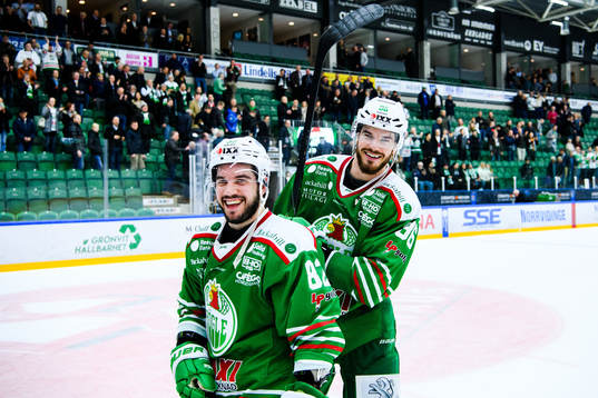Rögles Chris Desousa och Eric Gelinas jublar