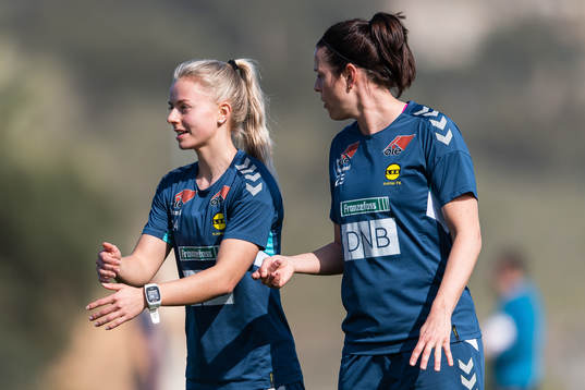 Emilie Woldvik and Isabell Bachor of LSK Kvinner