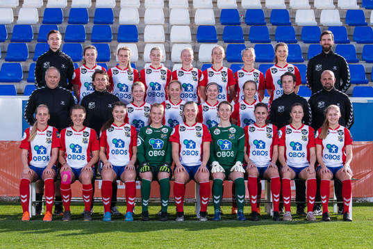 Lyn poses for a team photo
