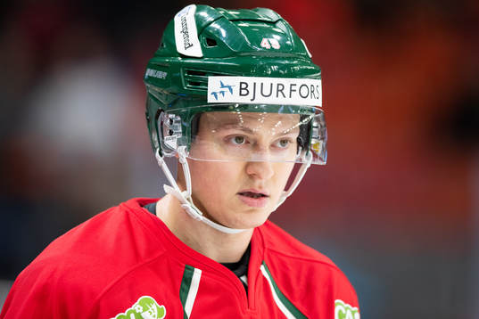 Frölundas Rhett Rakhshani innan ishockeymatchen i SHL