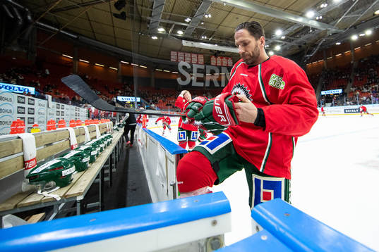 Frölundas Joel Lundqvist innan ishockeymatchen i SHL