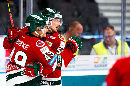 Frölundas Simon Hjalmarsson och Rhett Rakhshani jublar