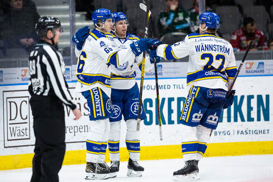 Leksands Matt Carey jublar med lagkamrater