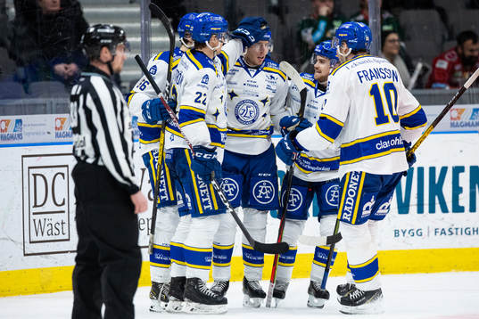 Leksands Matt Carey jublar med lagkamrater