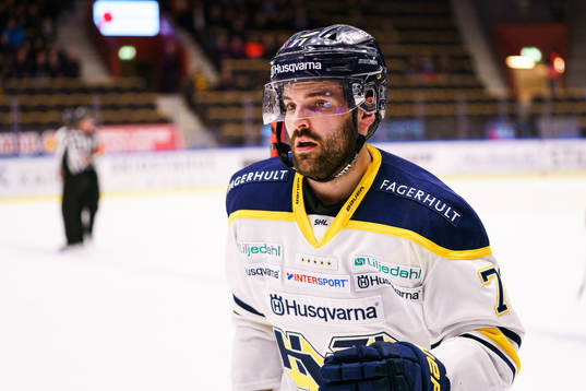 s Linus Fröberg jublar