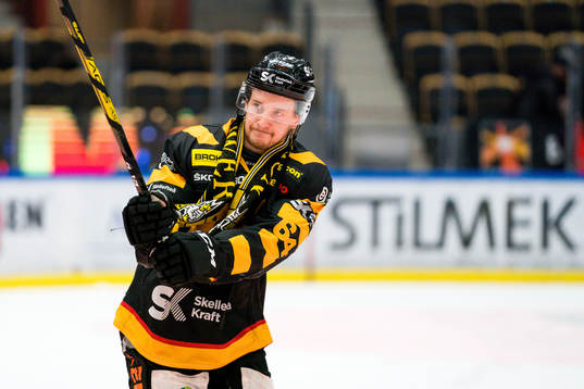 Skellefteås Jonathan Pudas  jublar