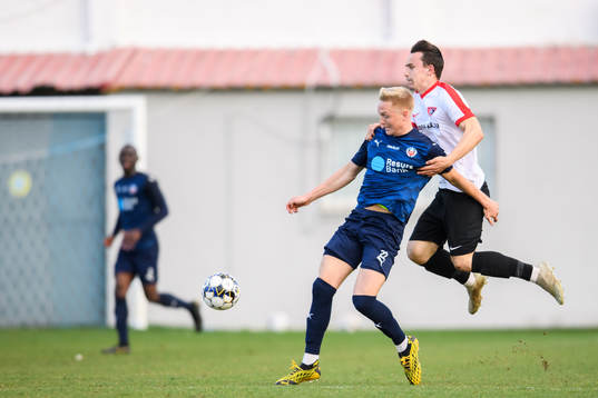 Helsingborgs Daniel Hafsteinsson och Tekstilshchiks Adil