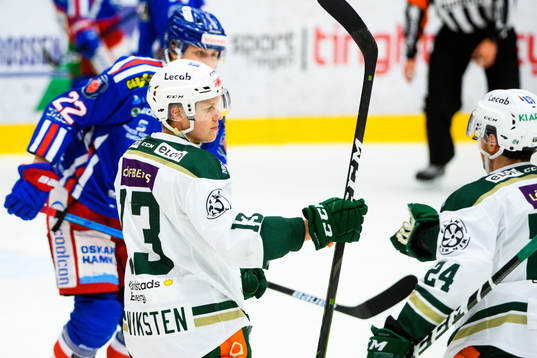 Färjestads Daniel Viksten jublar