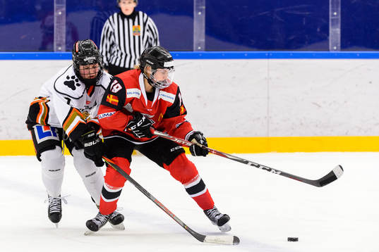 Göteborgs Celine Tardif och Malmö Redhawks Josephine