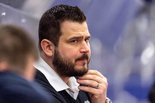 Malmö Redhawks tränare Jonathan Salman deppar