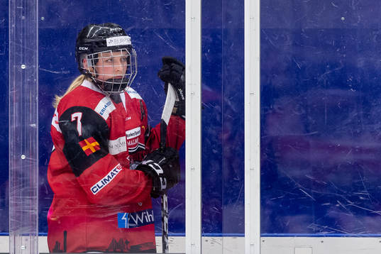 Malmö Redhawks Malene Frandsen deppar i utvisningsbåset