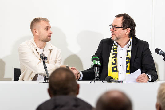 klubbchef Stefan Andreasson, nyförvärvet Johan Larsson