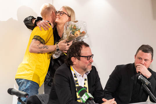 Nyförvärvet och återvändaren Johan Larsson välkomnas