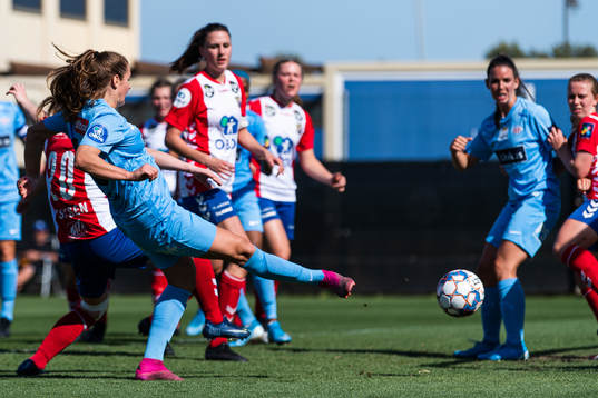 Andrea Norheim of Avaldsnes scores 1-2