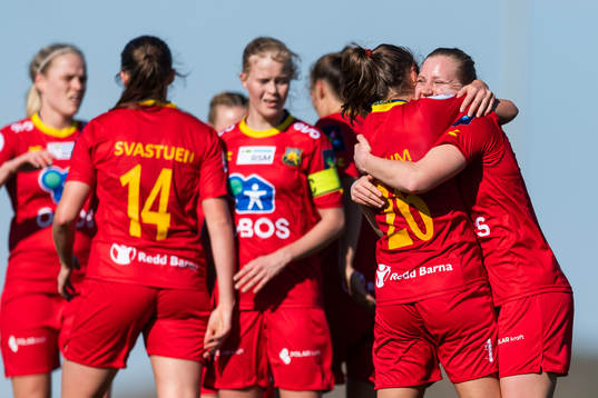 Rebecka Holum celebrate with Linn Huseby of Røa who scored