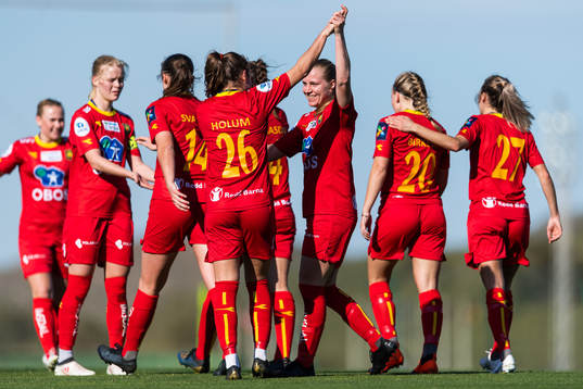 Rebecka Holum celebrate with Linn Huseby of Røa who scored